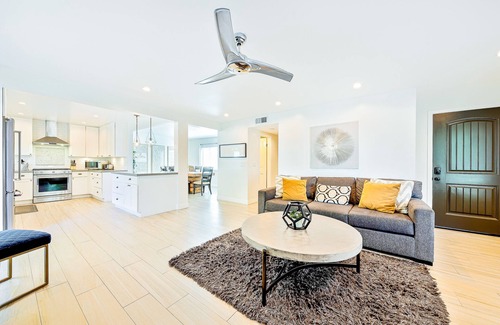 San Clemente Condo | High-end beach condo with private hot tub - walk to Calafia Beach