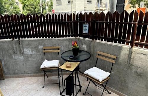 Kerem HaTeimanim Apartment | High end boutique studio plus patio by the beach