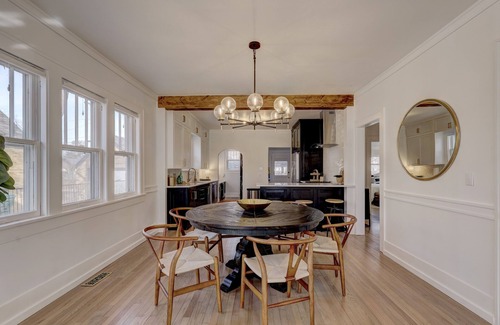 Norman House | High End Campus Cottage 5 Star - King Bed, 3 Bedrooms, 1.5 Bath, Newly Remodeled