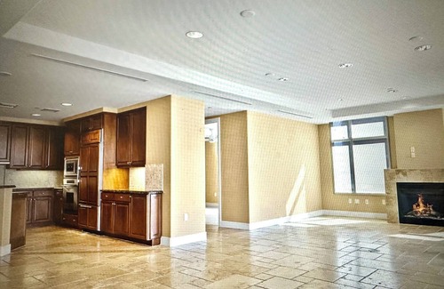 Camelback East Condo | High-end Condo in Luxury Full-Service High-Rise Building