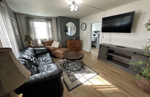Christiansburg Apartment | High-end cozy apartment walking distance to down town Christiansburg.