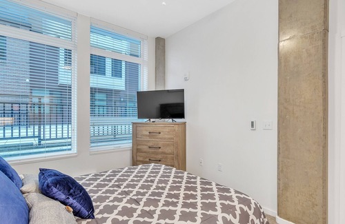 New Tacoma Apartment | High-end Downtown Bedroom w/ Secured Parking 1 Apts by Redawning