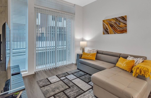 New Tacoma Apartment | High-end Downtown Bedroom w/ Secured Parking 1 Apts by Redawning