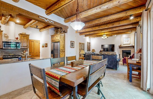 Northeast Santa Fe House | High-end gem with courtyard & patio - walk to plaza & near Santa Fe Ski Basin