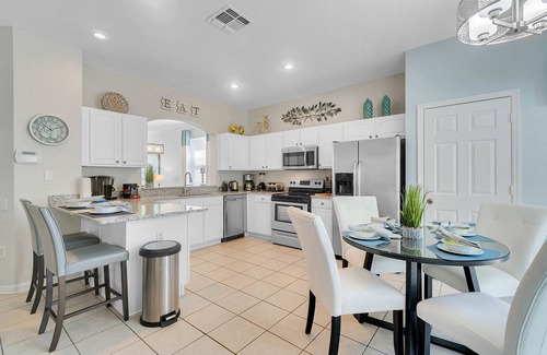 Windsor Hills Villa | High-end (Huge) 6 bedroom pool & spa home (12 guests)