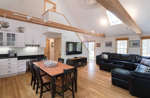 Eastham House | High End - On the Bike Trail & close to 9 beaches. Bocce and Firepit