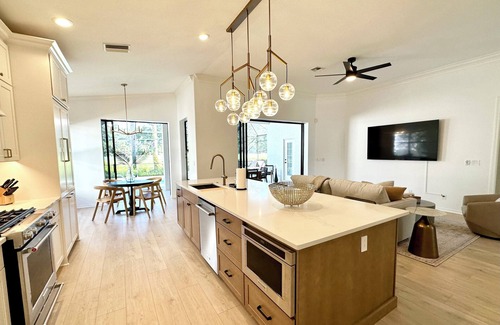 Miromar Lakes House | High end retreat in Miromar Lakes with private pool