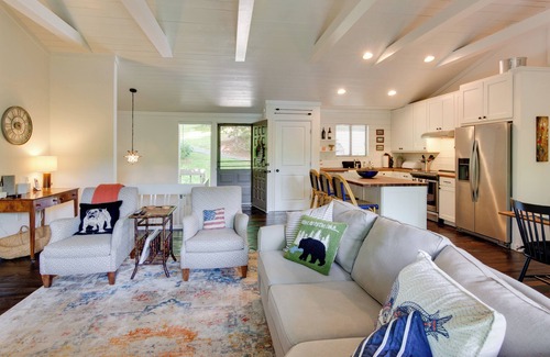 Sapphire House | High-End Sapphire Retreat on Fairfield Lake!