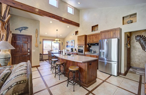 Moab South Valley House | High End Southwest Luxury, Spa-like Baths, Steam Shr, Sauna, Garage,Pool,Hot Tub