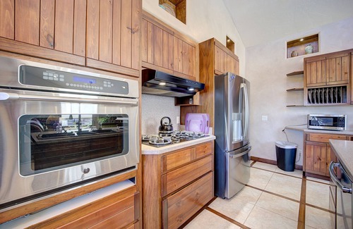 Moab South Valley House | High End Southwest Luxury, Spa-like Baths, Steam Shr, Sauna, Garage,Pool,Hot Tub