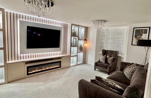 Ebbsfleet Valley House | HIGH END Spacious 4 Bed House - Free parking