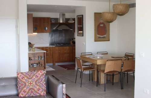 Old North Apartment | High end three bedroom apartment 8th floor with sea view, pool, parking!