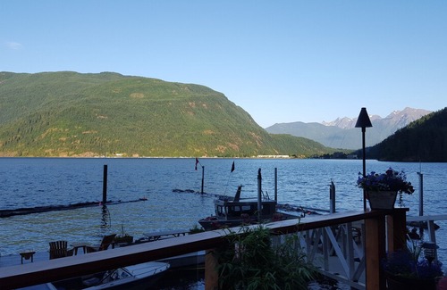 Harrison Hot Springs Cabin | High end unique boat access only log cabin on Harrison Lake.