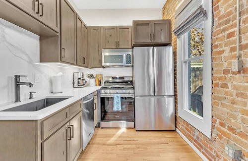 Whittier House | High-end Walkable Victorian 3-bedroom house in Denver