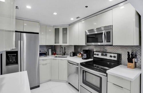 Mid Beach Apartment | High floor 2BD with beach service/1616