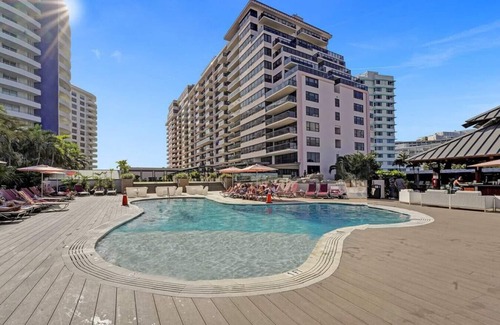 Mid Beach Apartment | High floor 2BD with beach service/1616