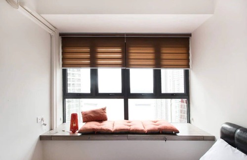 Central District Apartment | High-floor 2BR Suite, Water Views, Free Parking