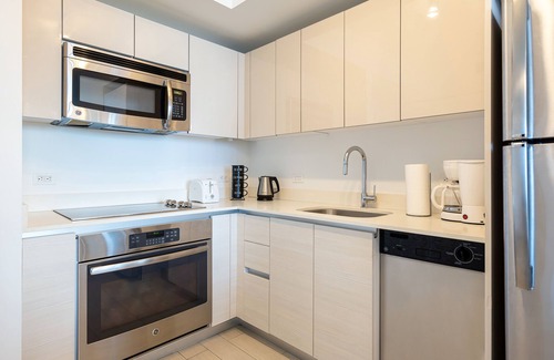 Hallandale Beach Apartment | High floor ocean view 2 bedroom apartment - 5 min to the beach!
