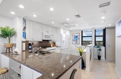 Marco Island Condo | High in the sky with endless views of Tigertail beach MISSNW902