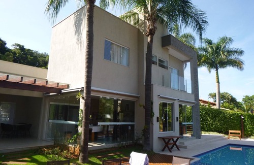 Capitolio House | High Luxury House in Escarpas Lago 7 suites in front of the Cooper track