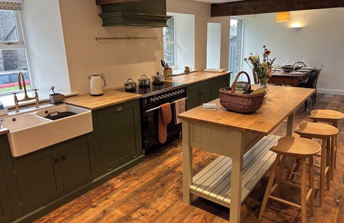 Worton Cottage | HIGH MEADOW BARN, pet friendly, with a garden in Bainbridge