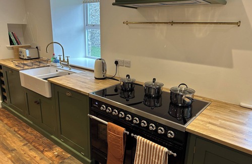 Worton Cottage | HIGH MEADOW BARN, pet friendly, with a garden in Bainbridge