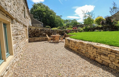 Worton Cottage | HIGH MEADOW BARN, pet friendly, with a garden in Bainbridge
