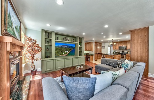 Montgomery Estates House | High Meadow Villa - 5BR, 3.5BA, Spa, Billiards
