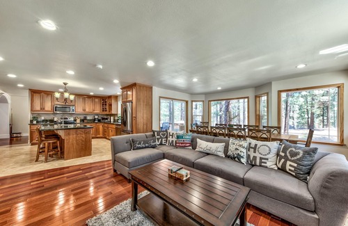 Montgomery Estates House | High Meadow Villa - 5BR, 3.5BA, Spa, Billiards