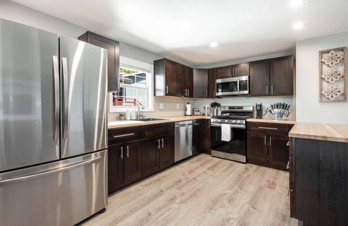 Riverview House | High Point Guesthouse - near Gardens, close to Downtown