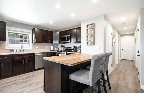 Riverview House | High Point Guesthouse - near Gardens, close to Downtown