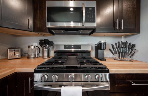 Riverview House | High Point Guesthouse - near Gardens, close to Downtown