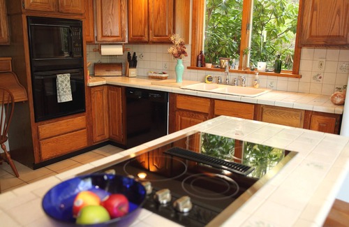 Town of Olive House | High Point Mtn House ~ Celebrate Spring on the Mtn! Privacy! Gorgeous VIEWS!