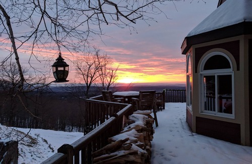 Town of Olive House | High Point Mtn House ~ Celebrate Spring on the Mtn! Privacy! Gorgeous VIEWS!