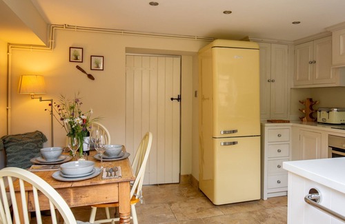 Ebrington Cottage | High Pump Cottage - sleeps 4 guests in 2 bedrooms