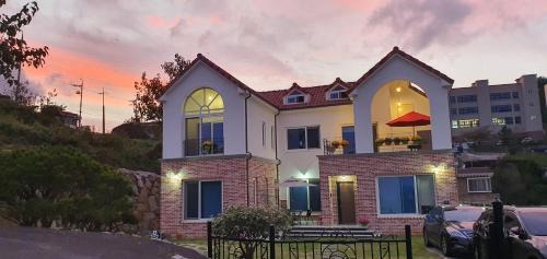 Pinari-gol House | High-Quality House Ocean view