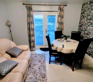 Idle Apartment | High Rigg House Bradford - Luxury Accomodation with Private Parking