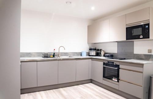 River Apartment | High Rise 2 Bedroom Apartment in London