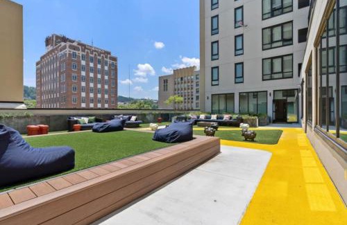 Five Points South Apartment | High-Rise Living Sleek n Cozy Minutes from UAB