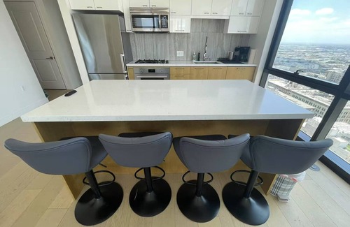 Historic Core Apartment | High-rise Luxury 2-bedroom apartment in the heart of the amazing DTLA