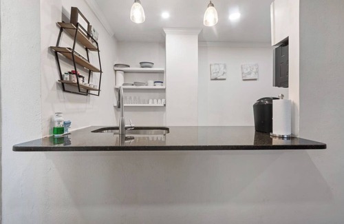 Downtown Atlanta Condo | High Rise Patio w/City View, In Heart of Downtown