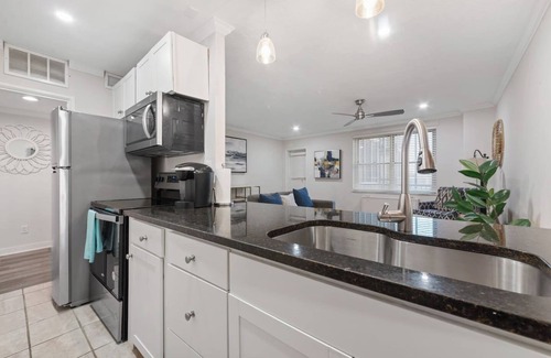 Downtown Atlanta Condo | High Rise Patio w/City View, In Heart of Downtown