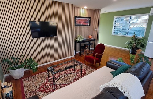 Atherton Apartment | High Set 1 bedroom apartment with views central Atherton