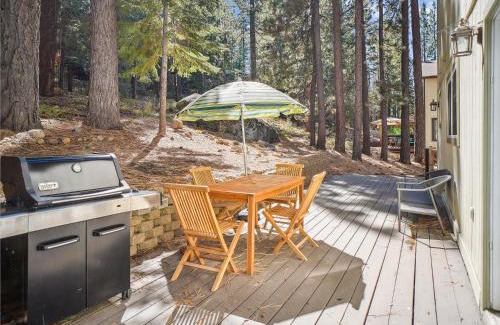 Country Club Estates House | High Sierra Escape - Cozy, Spacious Mountain Home