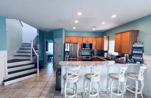 Surfside Beach House | High Tide 5 Bedroom Ocean View House, Heated Pool, Hot Tub, Darts, King beds