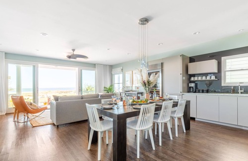 Isle of Palms House | High Tide By AvantStay | Incredible Beach Front Home w/Pool