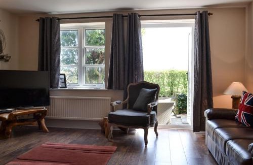 Whippingham House | High Tide