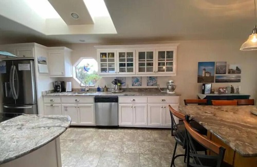 Bandon House | High Tide Hideaway OCEAN VIEW! Sleeps 11, Pets OK