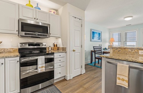 Manteo Condo | "High Tide" Sound Front Villa with Boat Slip