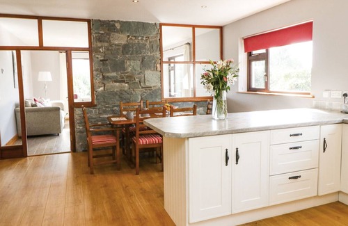 Kenmare House | HIGH VIEW, family friendly, with open fire in Kenmare, County Kerry